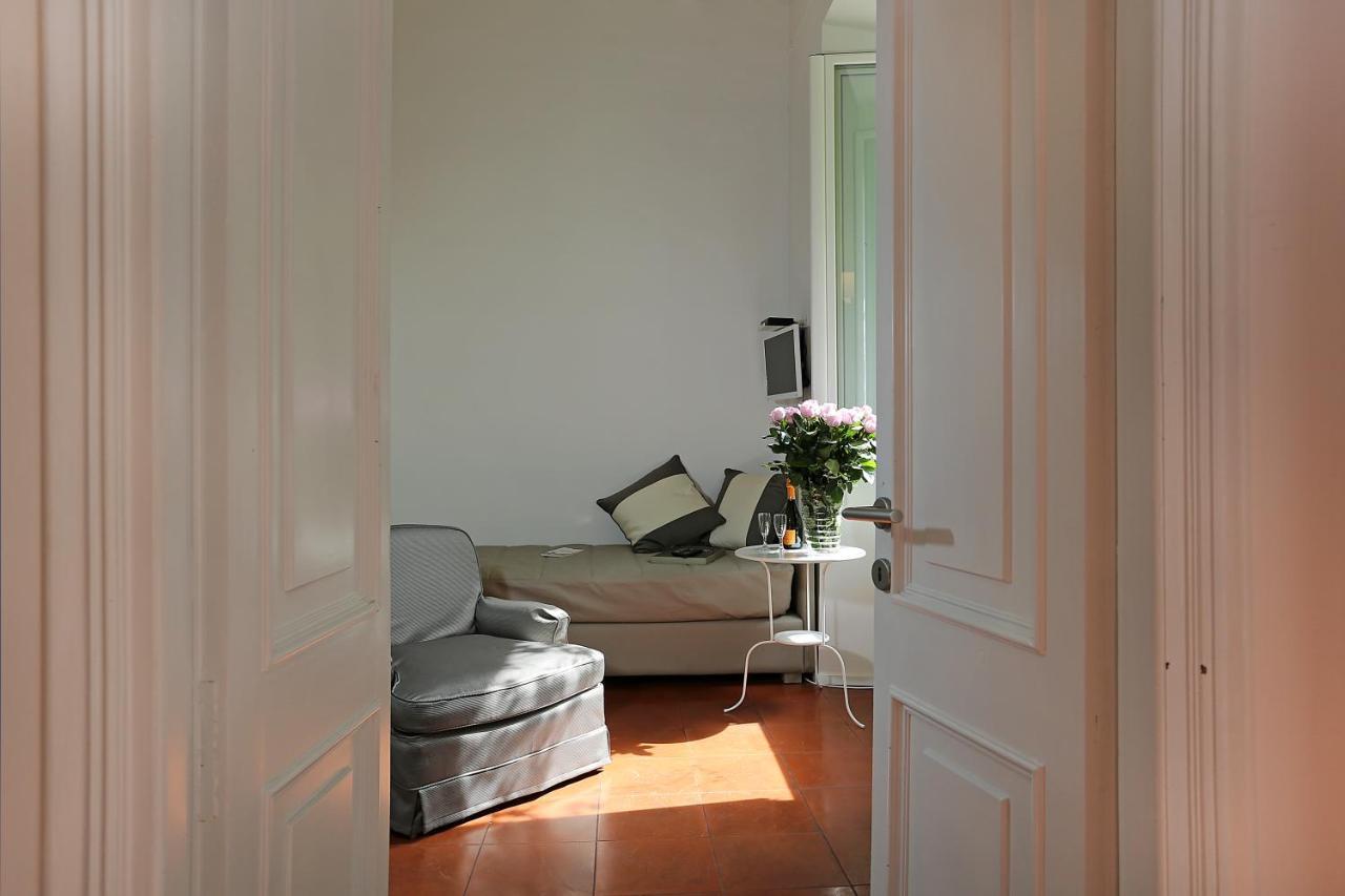 Domus Croce Bed & Breakfast โรม ภายนอก รูปภาพ