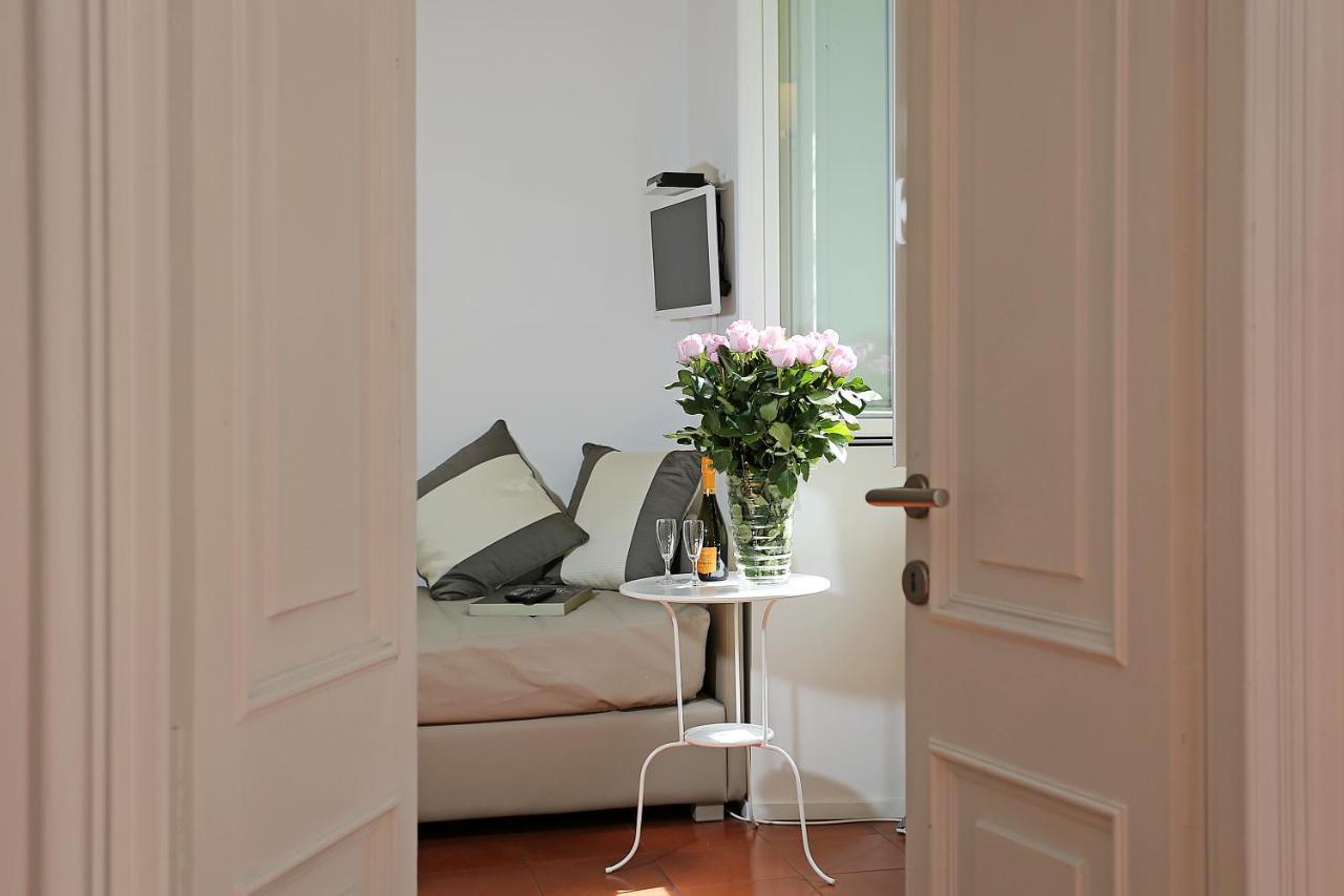 Domus Croce Bed & Breakfast โรม ภายนอก รูปภาพ