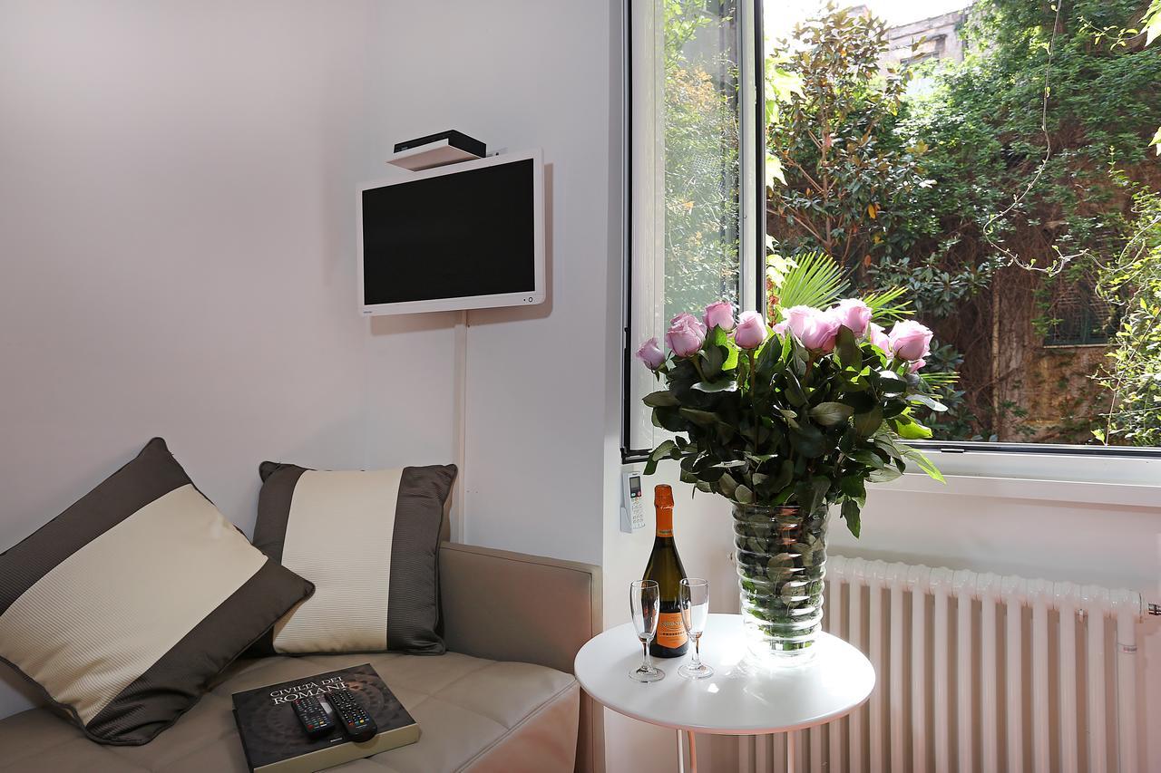 Domus Croce Bed & Breakfast โรม ภายนอก รูปภาพ